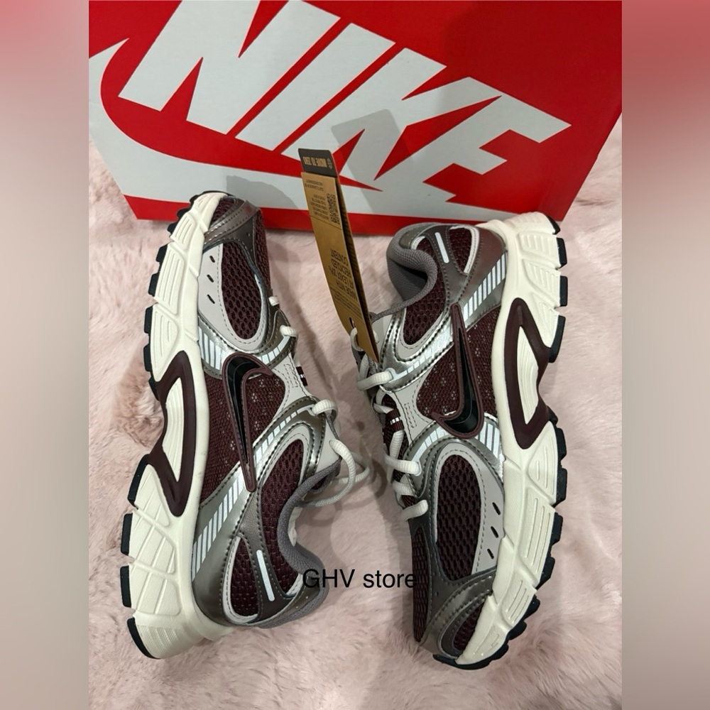 Nike V5 RNR Women's Sneaker - Picture 6 of 7